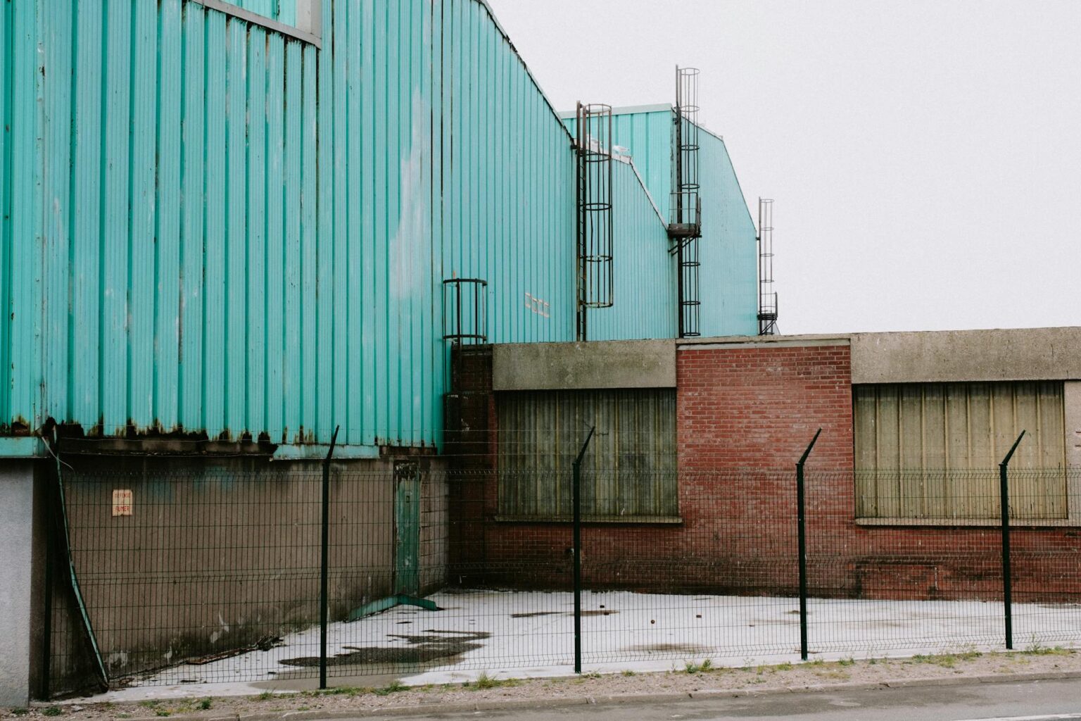 Reshoring Manufacturing Trends Boost Midwest Industrial Real Estate Investment Modern industrial manufacturing facility with steel construction and large windows