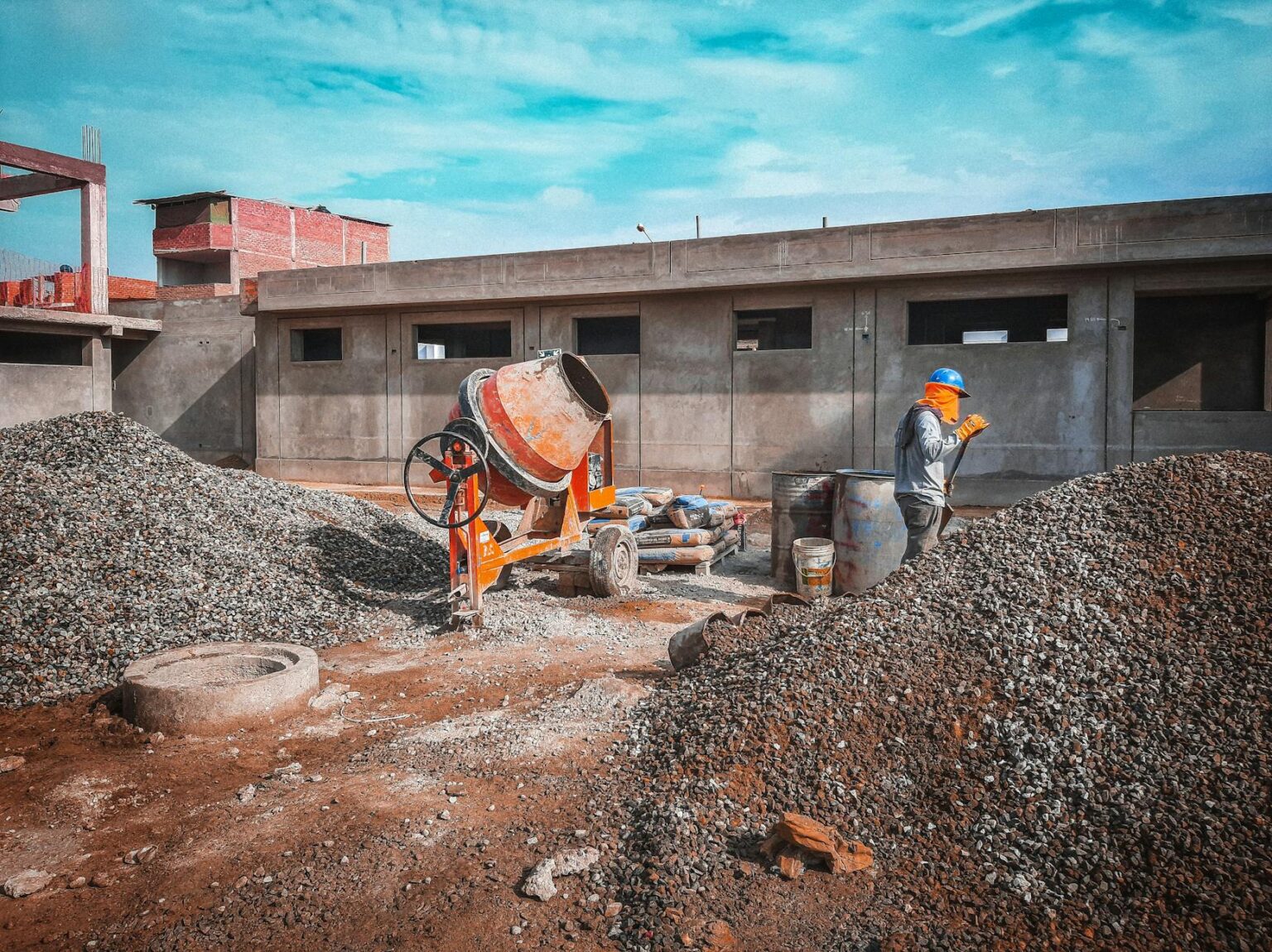 How Rising Mortgage Rates Are Reshaping Homebuilder Stock Valuations Construction site with partially built homes showing residential development in progress