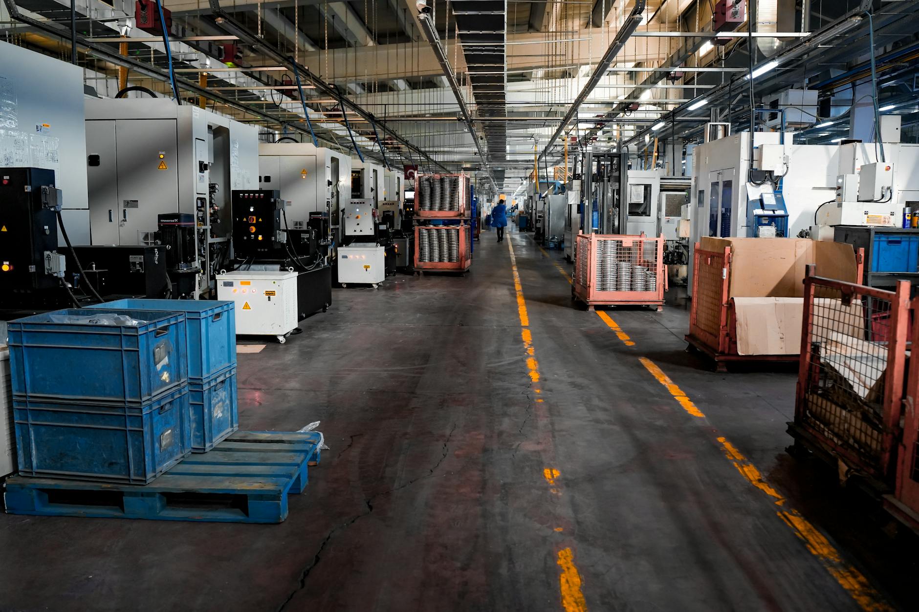 Industrial beverage production line with bottling equipment and conveyor belts