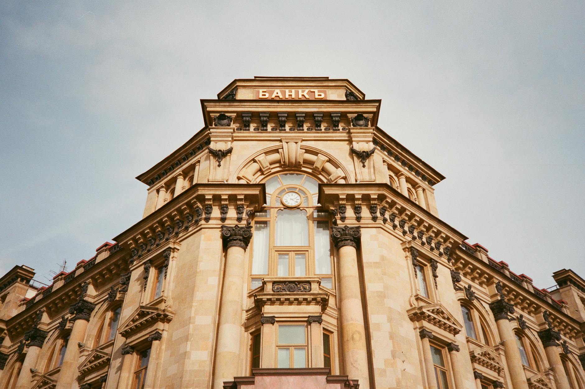 Modern bank building exterior representing financial institutions offering competitive savings rates